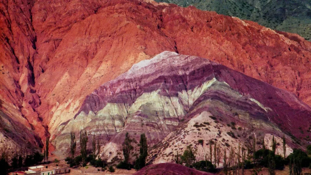 Imagen real captando el cerro de los siete colores
