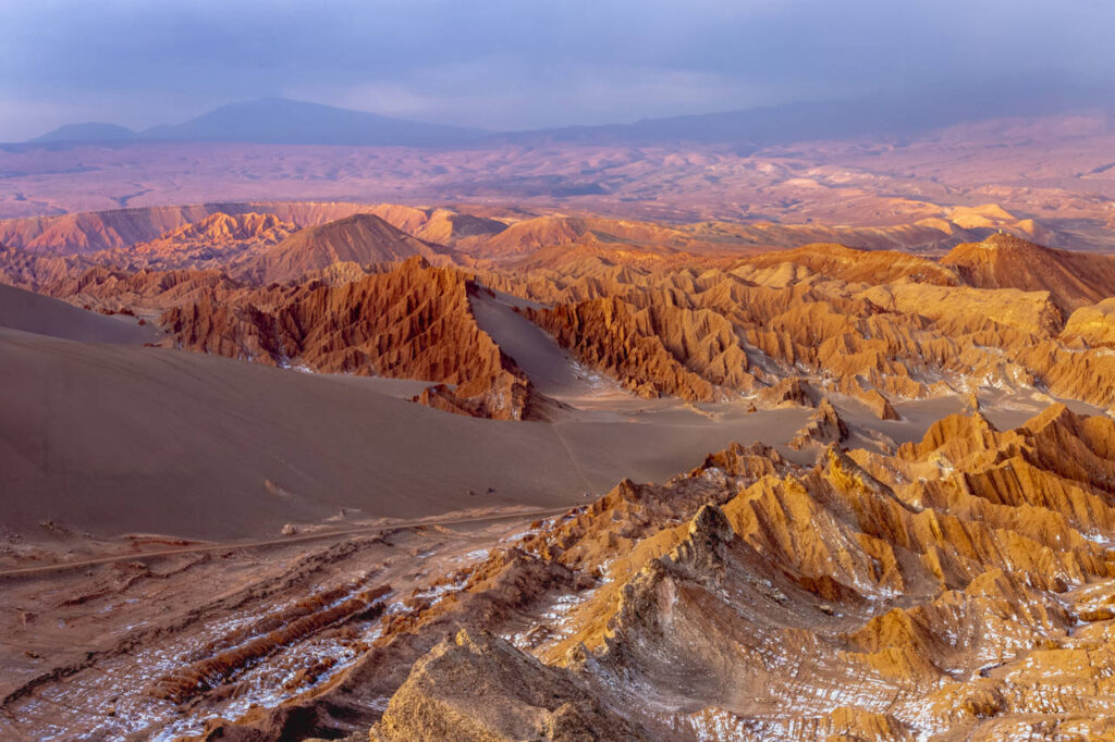 Valle de la Luna al atardecer, desierto de Atacama, Chile, Sudamérica